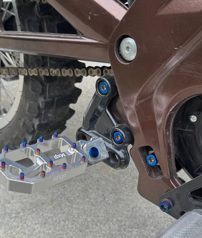 Titanium Peg mounting bolts for Lbx/x3/eride